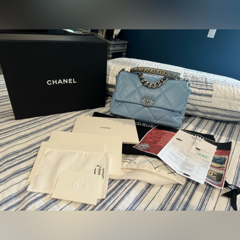 ❌ SOLD  ❌  Chanel 19 Large ( 2021 )💲7️⃣0️⃣0️⃣0️⃣